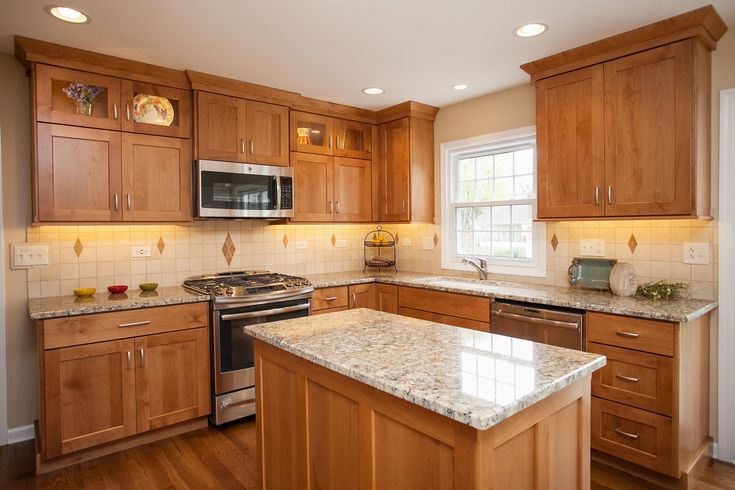 What color countertop looks best with oak cabinets?