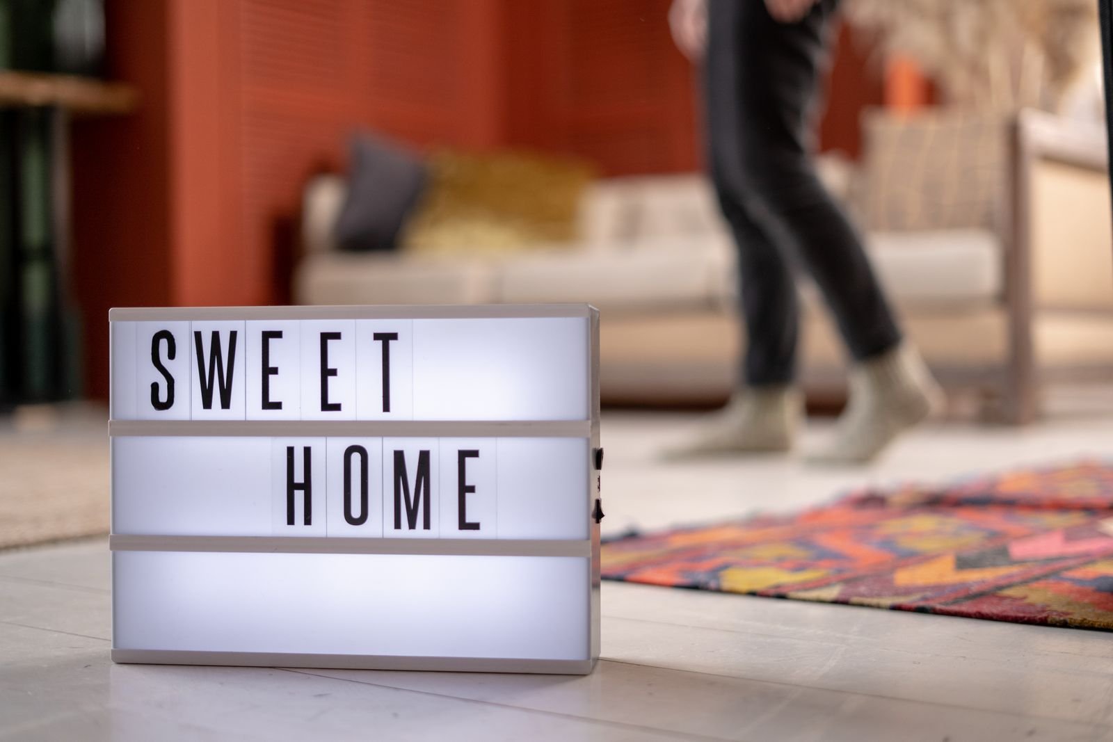 Living room with an illuminated Sweet Home sign