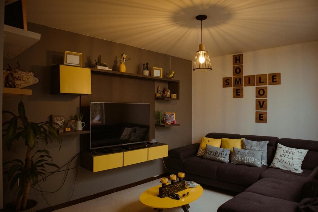 Stylish living room in Popayán, Colombia featuring modern design elements and cozy furniture.
