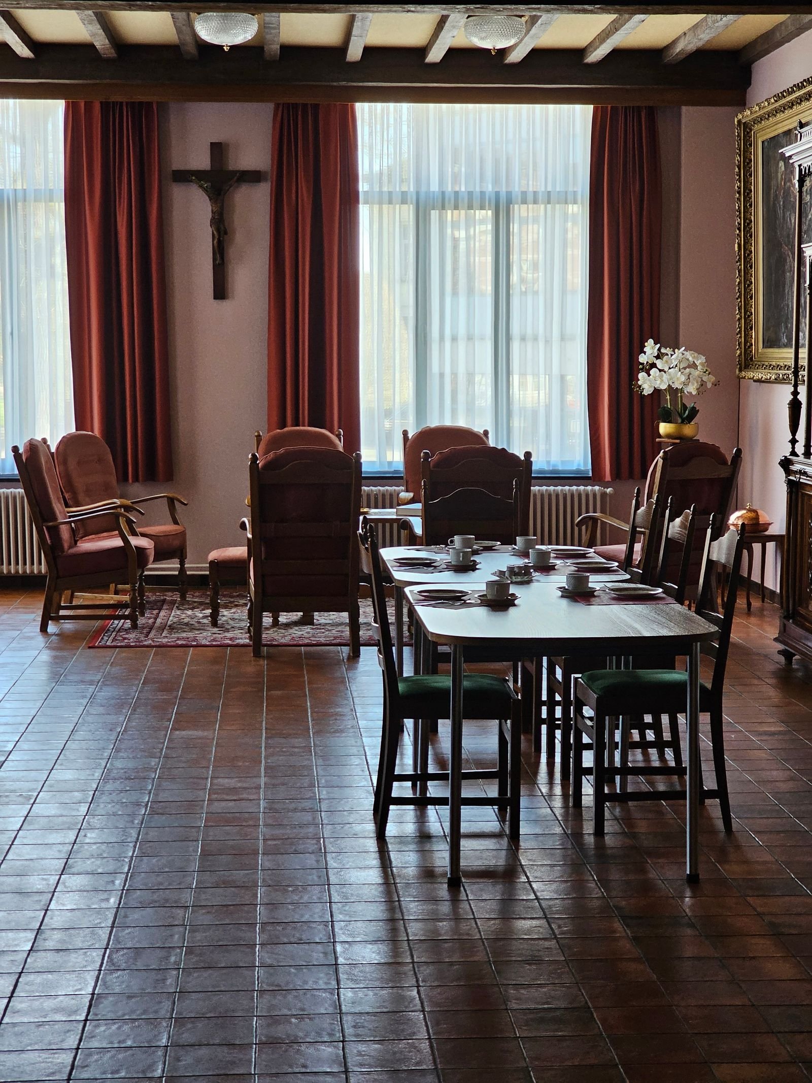 Warm living room with a dining table, chairs and vintage decor.