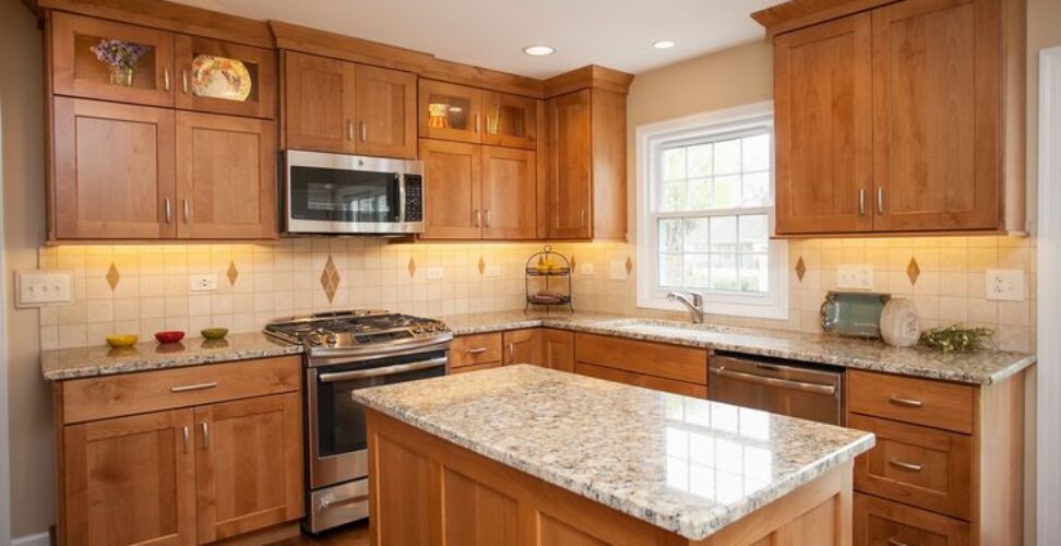 What color countertop looks best with oak cabinets?